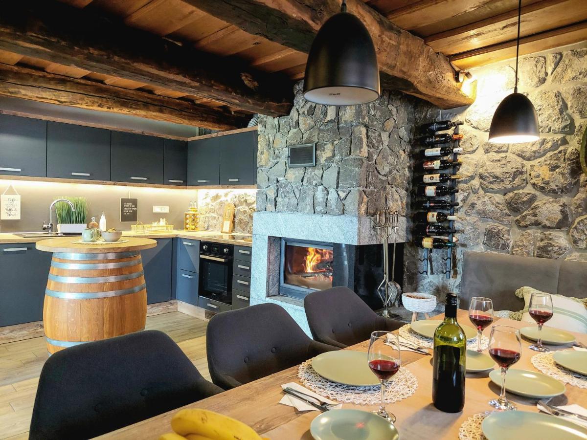 Vineyard Cottage Lan Na Hribu Semic Esterno foto