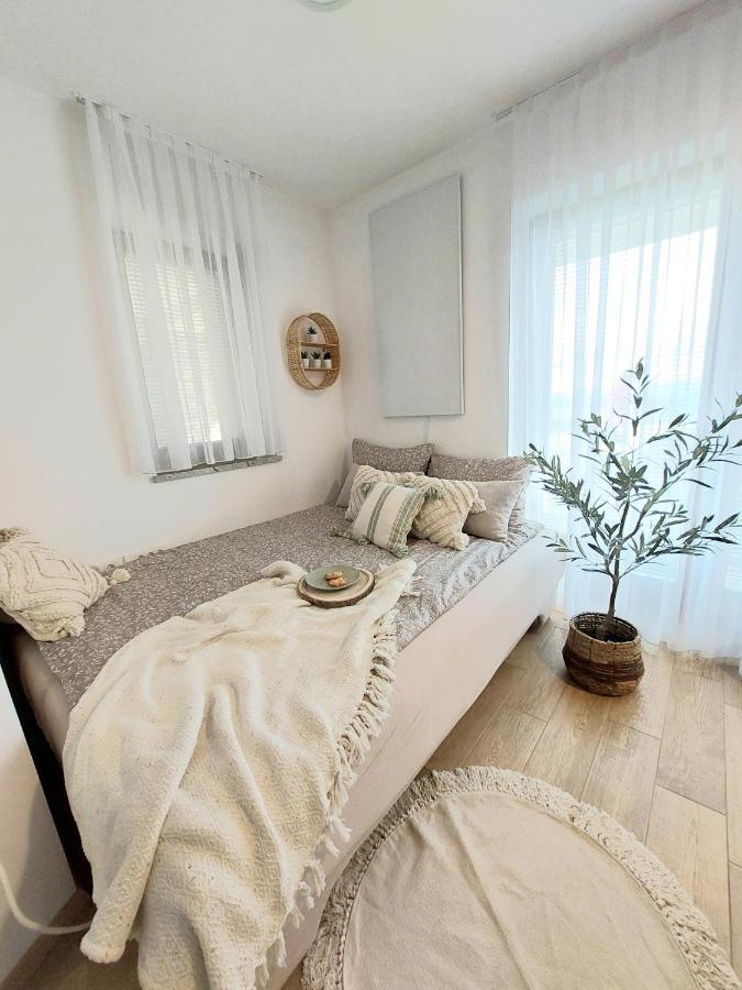 Vineyard Cottage Lan Na Hribu Semic Esterno foto